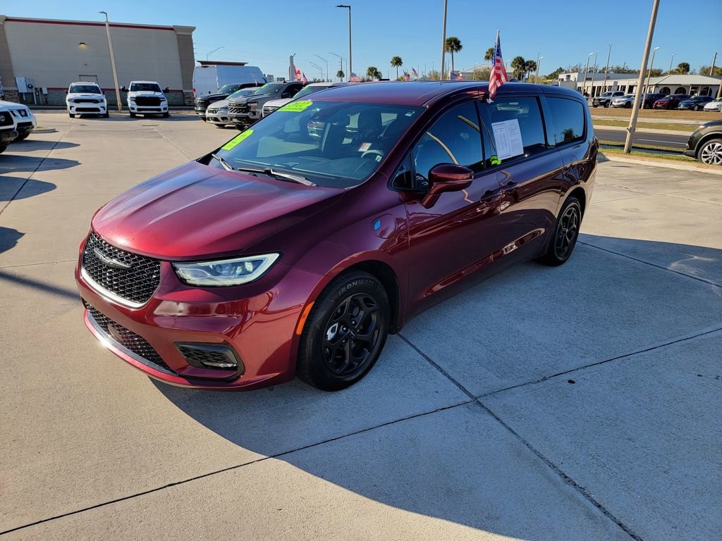 Used 2022 Chrysler Pacifica Touring-L w/ S Appearance Package image 1