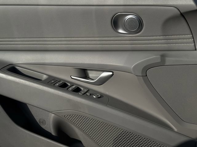 Used 2025 Hyundai Elantra Sport image 22