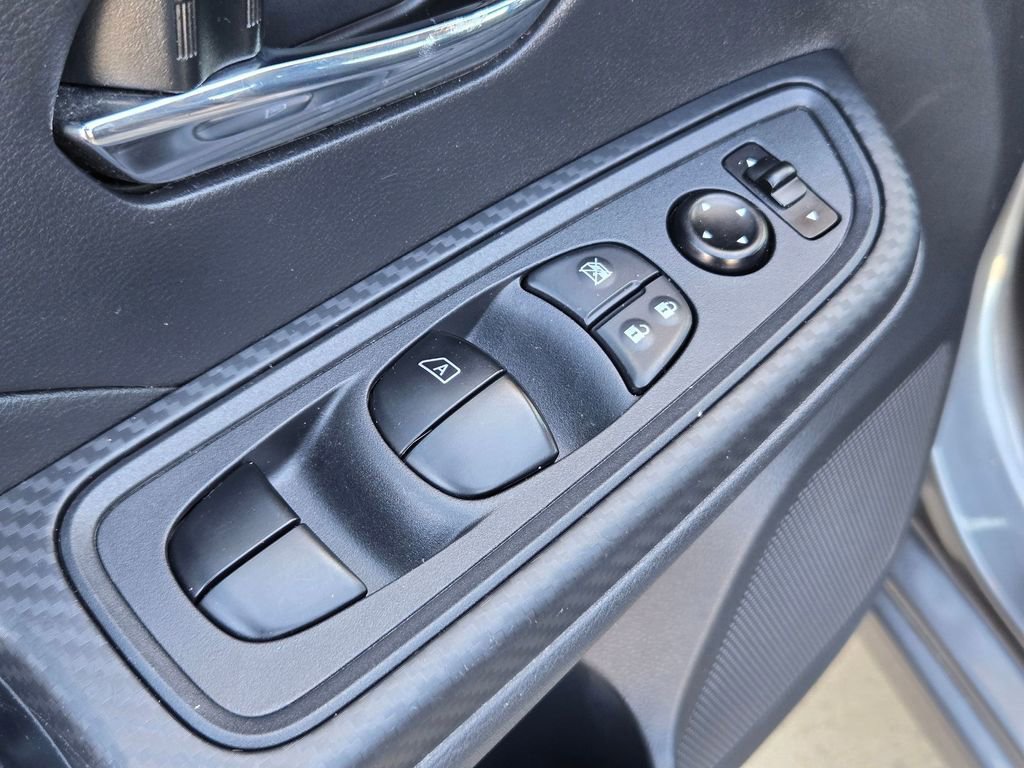 Used 2025 Nissan Versa SV image 12