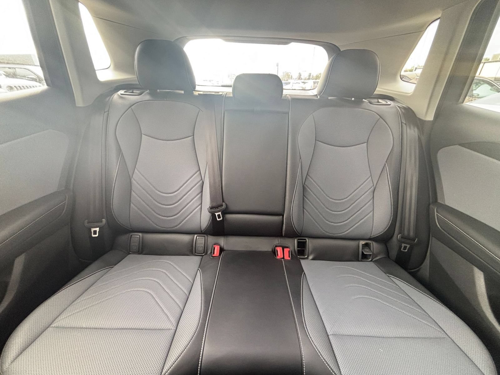 Used 2026 Volkswagen Tiguan SE AWD/4WD image 37