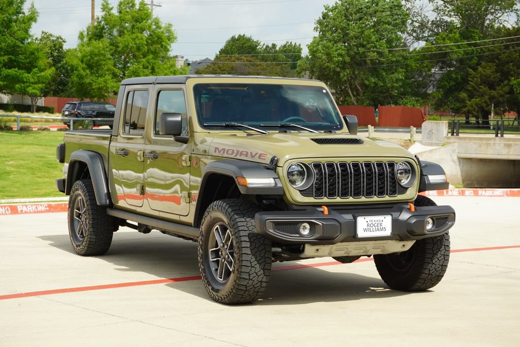 Used 2025 Jeep Gladiator Mojave w/ Convenience Group AWD/4WD image 6