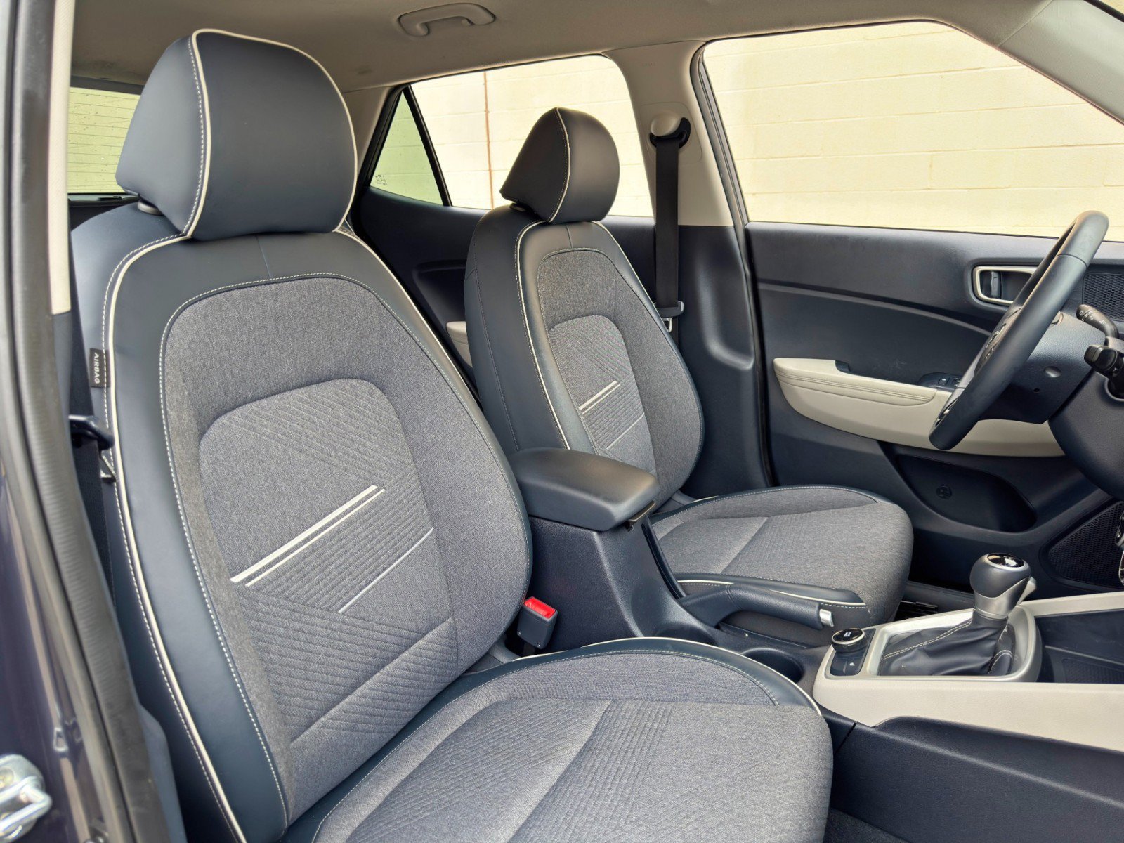 Used 2022 Hyundai Venue Limited FWD image 33