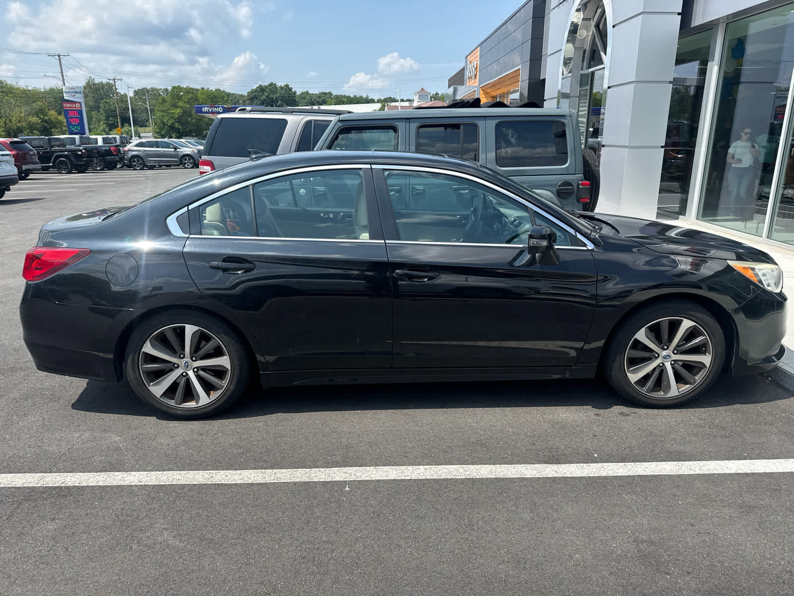 Used 2017 Subaru Legacy 2.5i Limited AWD/4WD image 2