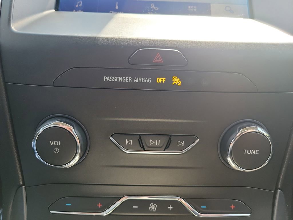 Used 2020 Ford Edge SE image 22