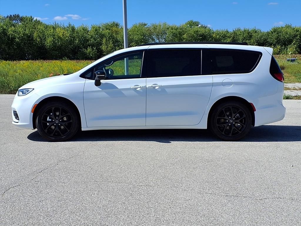 New 2026 Chrysler Pacifica Limited image 25
