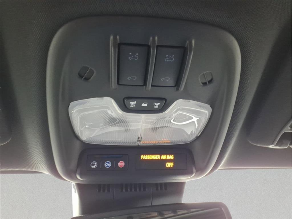 Used 2023 GMC Canyon Denali image 25