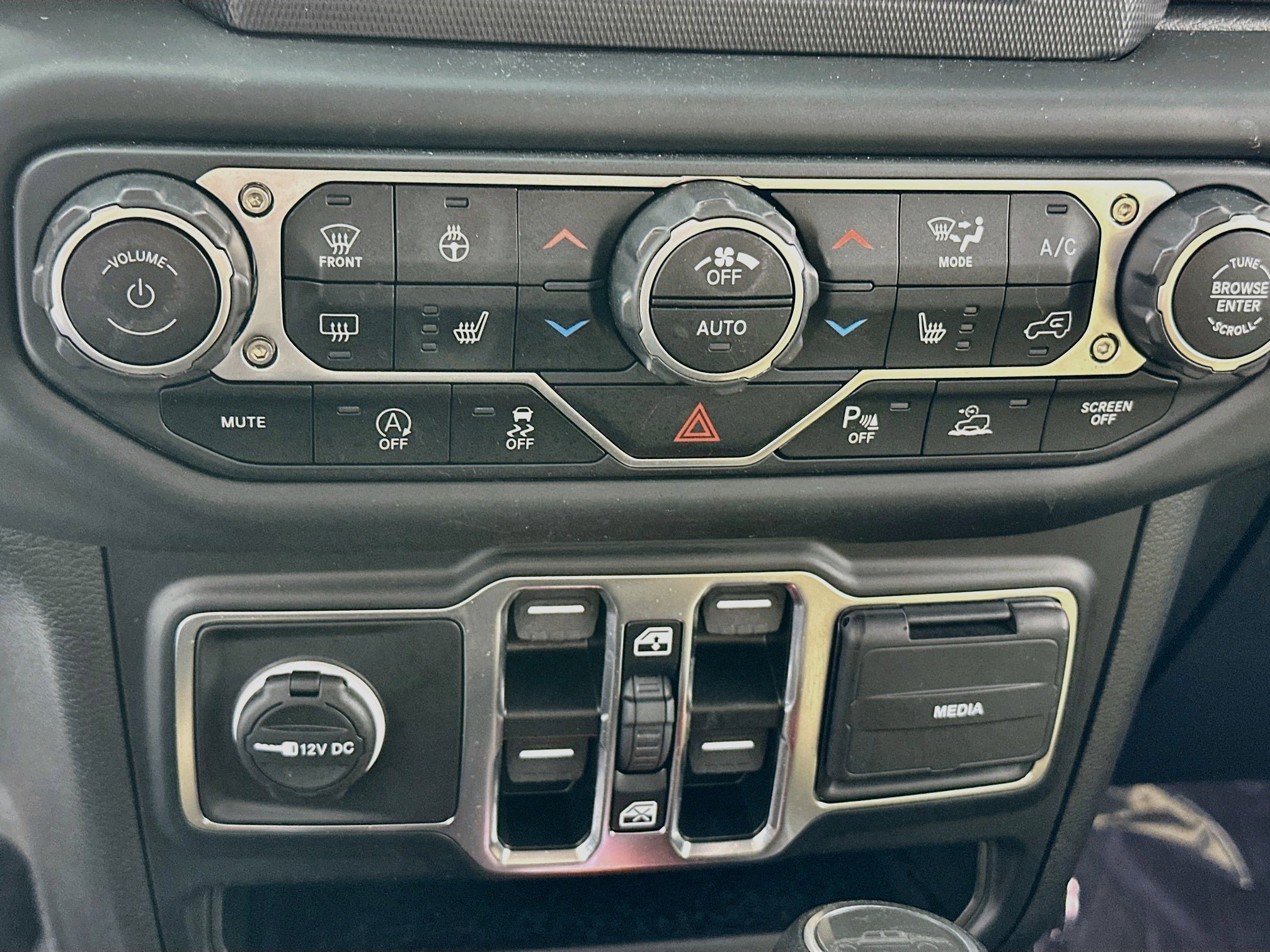 Used 2023 Jeep Gladiator Willys AWD/4WD image 15