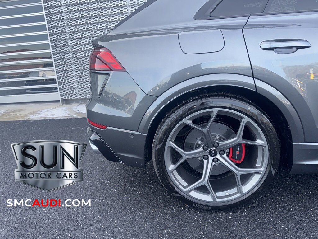 New 2025 Audi RS Q8 performance image 5