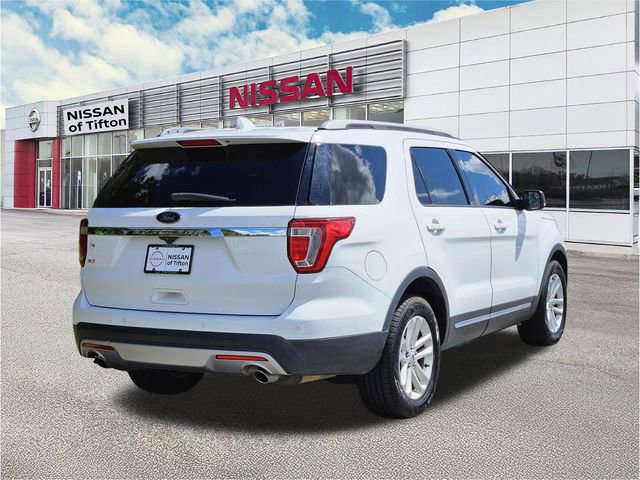 Used 2017 Ford Explorer XLT image 4