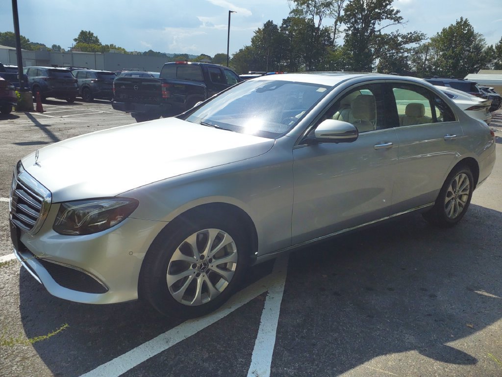 Used 2020 Mercedes-Benz E 350 4MATIC Sedan image 3