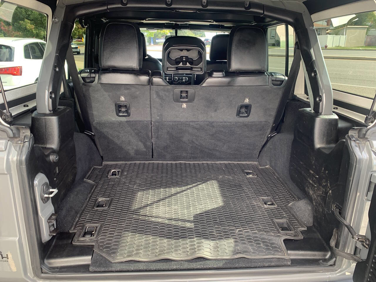 Used 2020 Jeep Wrangler Unlimited Sahara w/ Cold Weather Group image 11