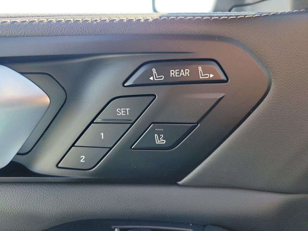 Used 2026 BMW X7 xDrive40i AWD/4WD image 24
