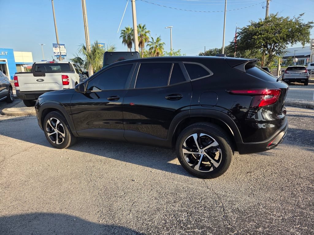 Used 2024 Chevrolet Trax RS FWD image 9