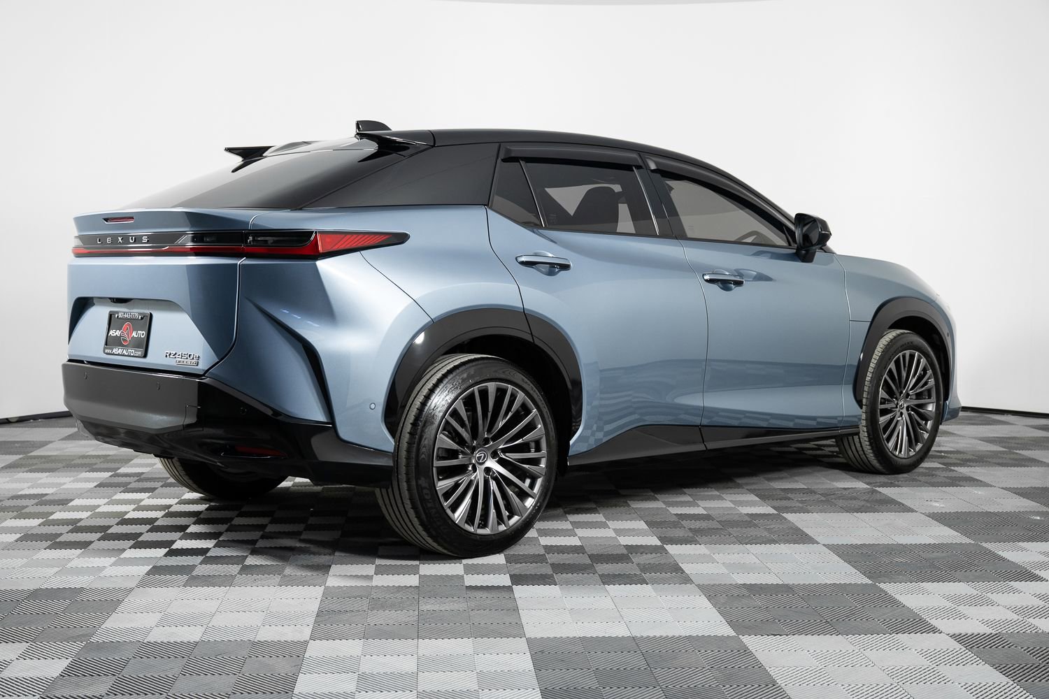 Used 2023 Lexus RZ 450e Premium w/ Accessory Package (2T) image 9