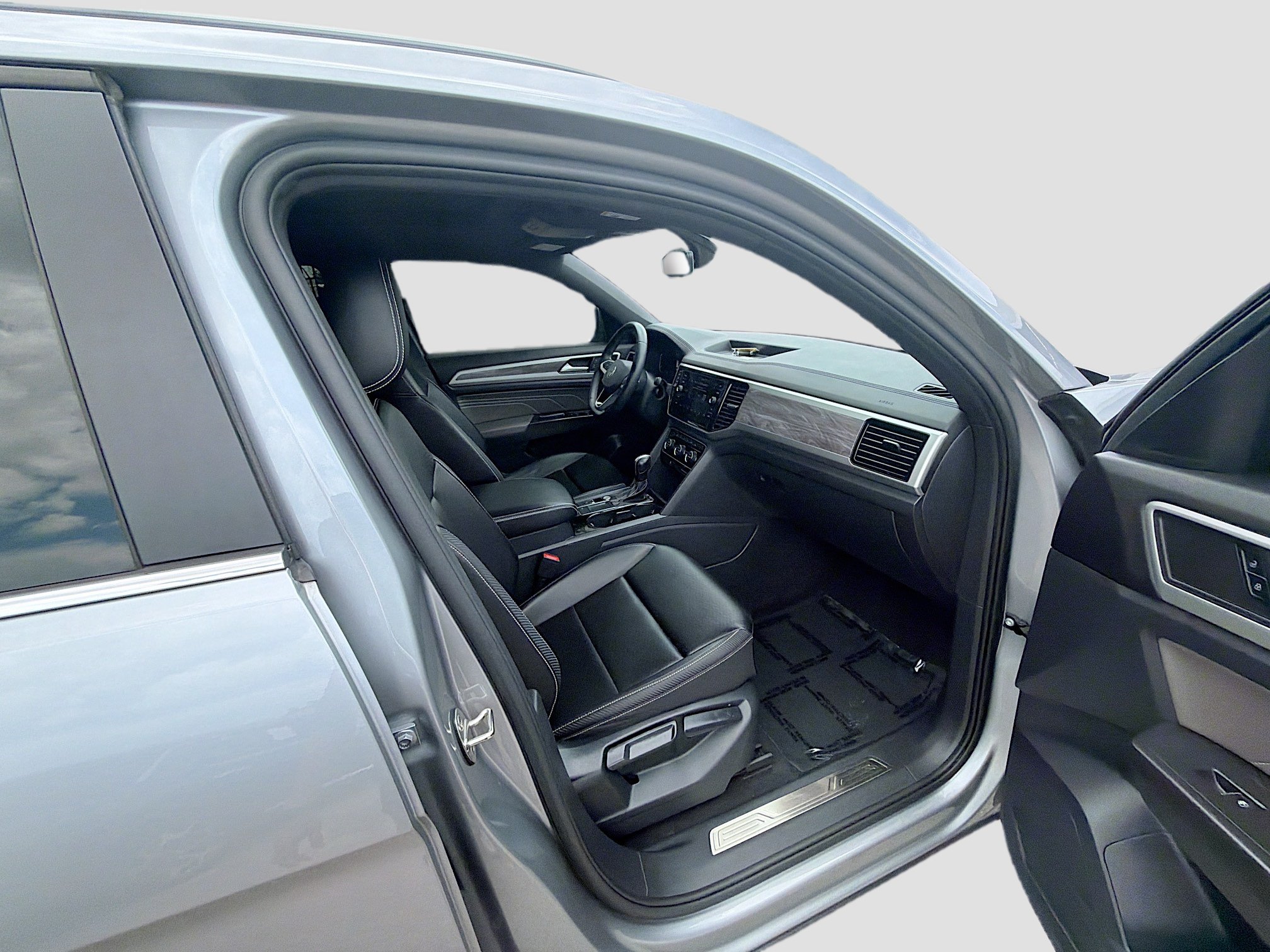 Used 2022 Volkswagen Atlas Cross Sport SE FWD image 31