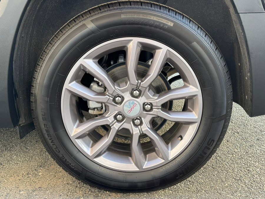 Used 2023 GMC Terrain SLT image 34