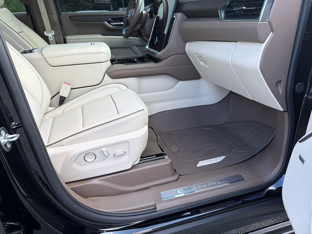 Used 2025 GMC Yukon Denali w/ Denali Reserve Package RWD image 13