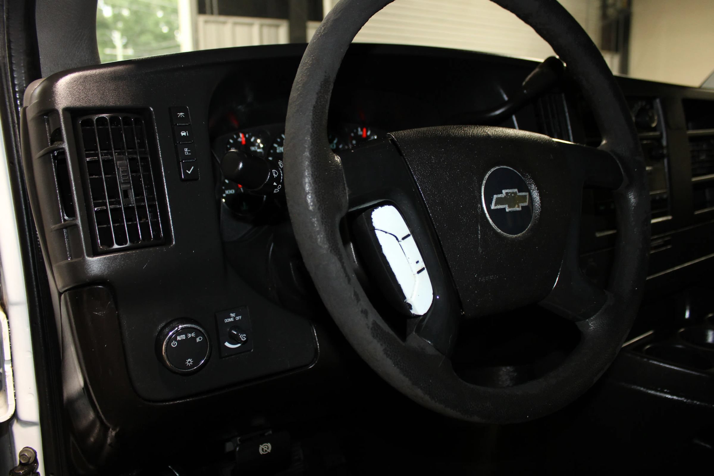 Used 2009 Chevrolet Express 1500 RWD image 16