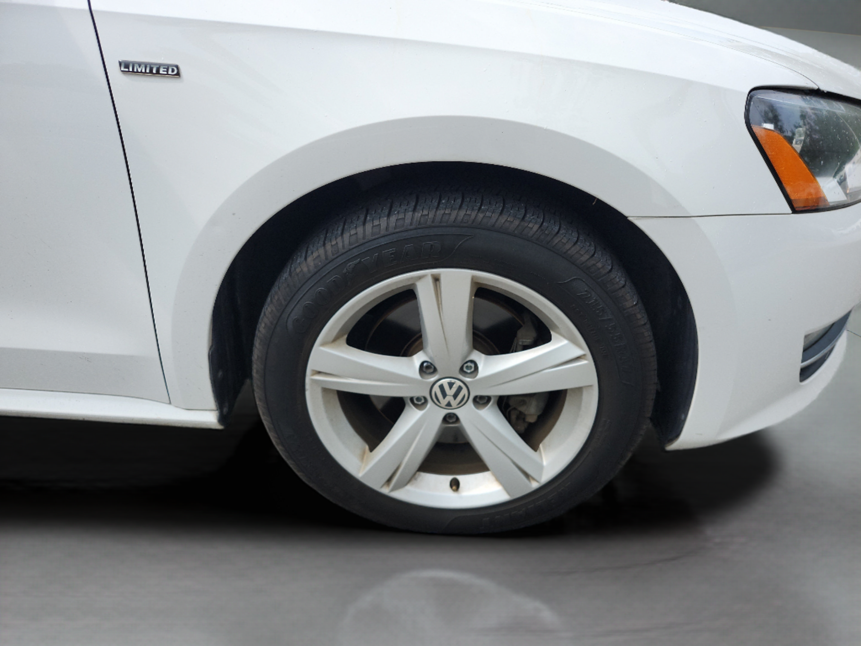 Used 2015 Volkswagen Passat 1.8T Limited Edition FWD image 23