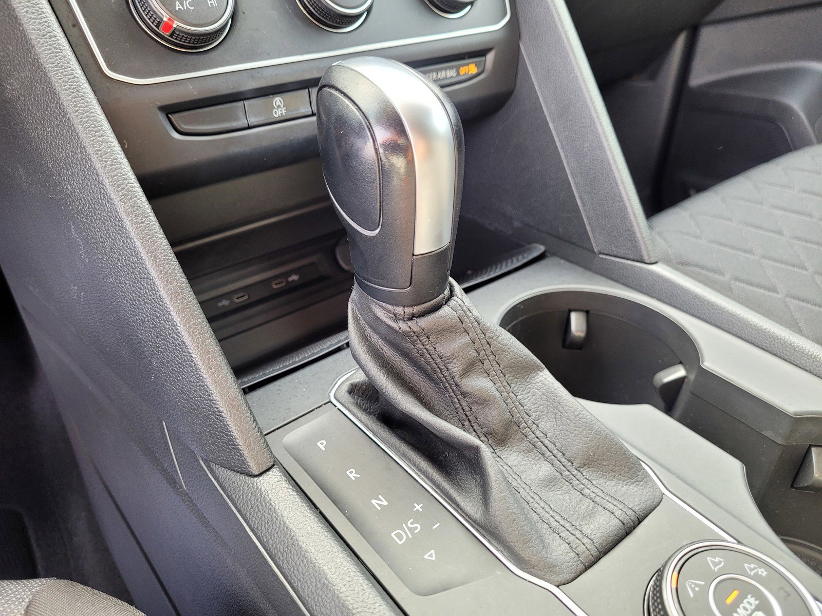 Used 2020 Volkswagen Atlas S w/ Towing Package image 15