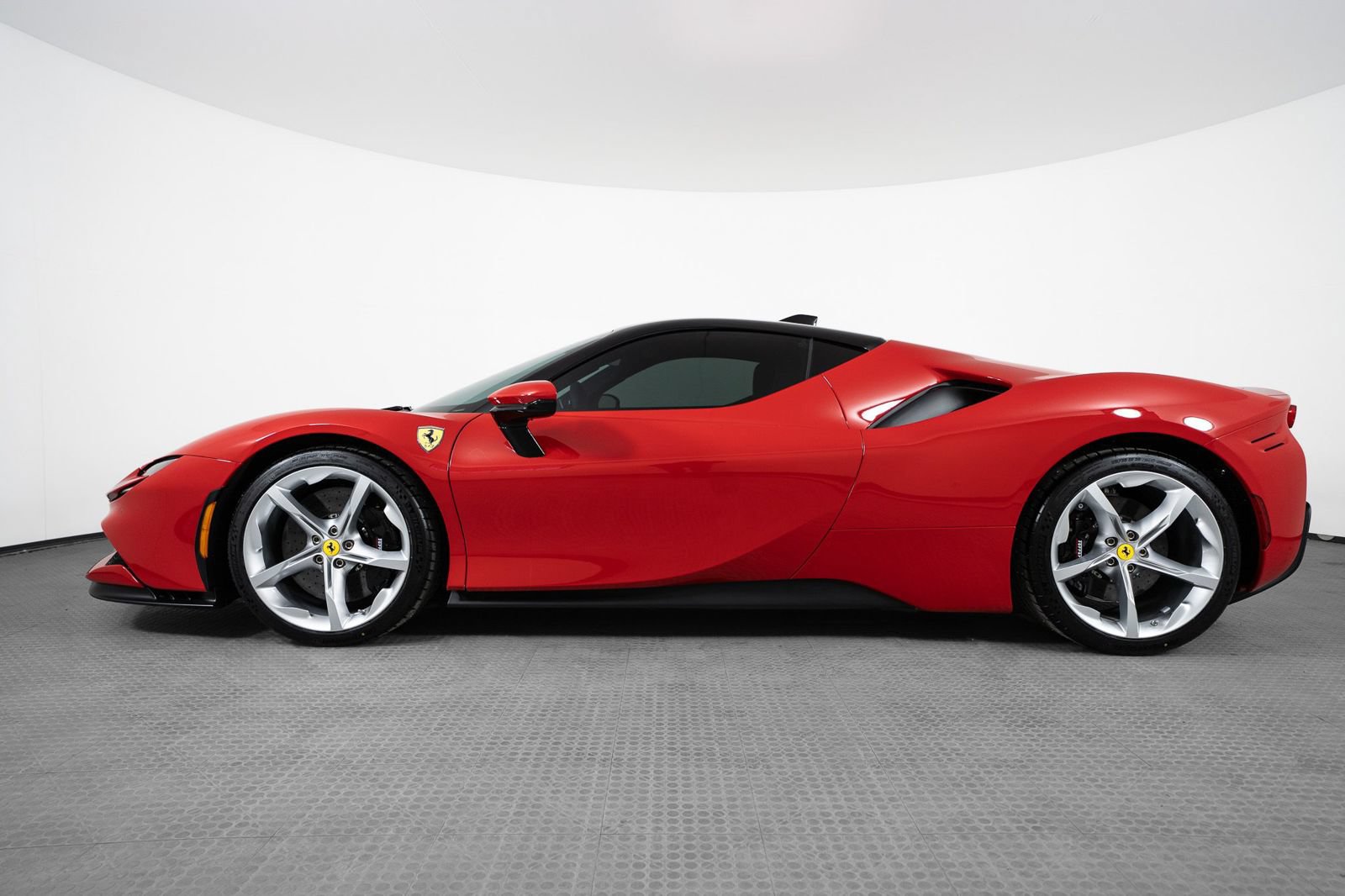 Used 2021 Ferrari SF90 Stradale AWD/4WD image 2