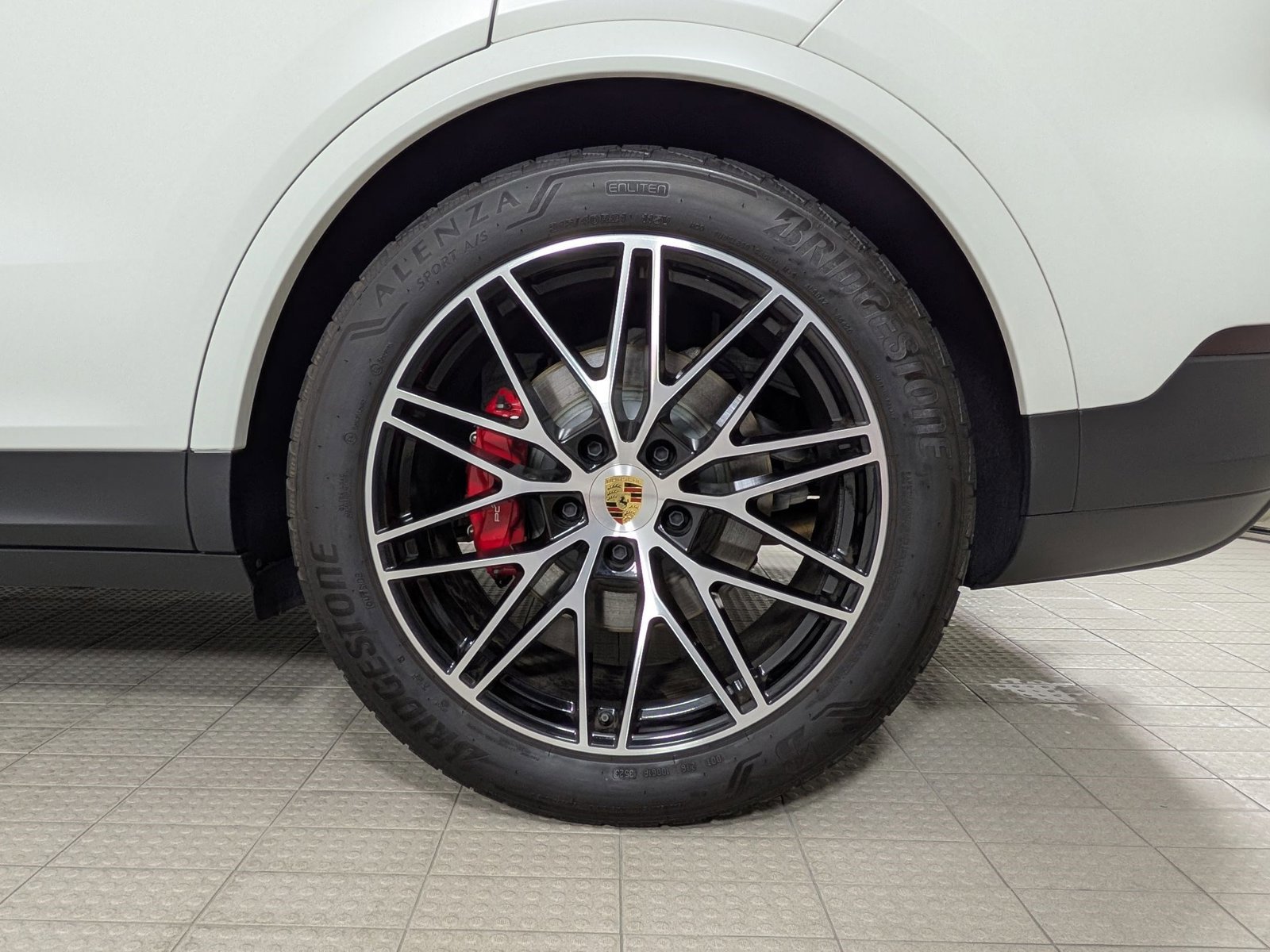 Certified 2024 Porsche Cayenne S AWD/4WD image 27