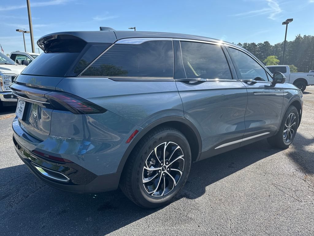 Used 2025 Lincoln Nautilus Premier AWD/4WD image 5