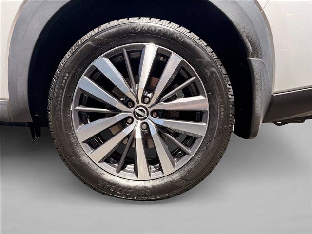 Used 2022 Nissan Pathfinder Platinum w/ Cargo Package AWD/4WD image 9