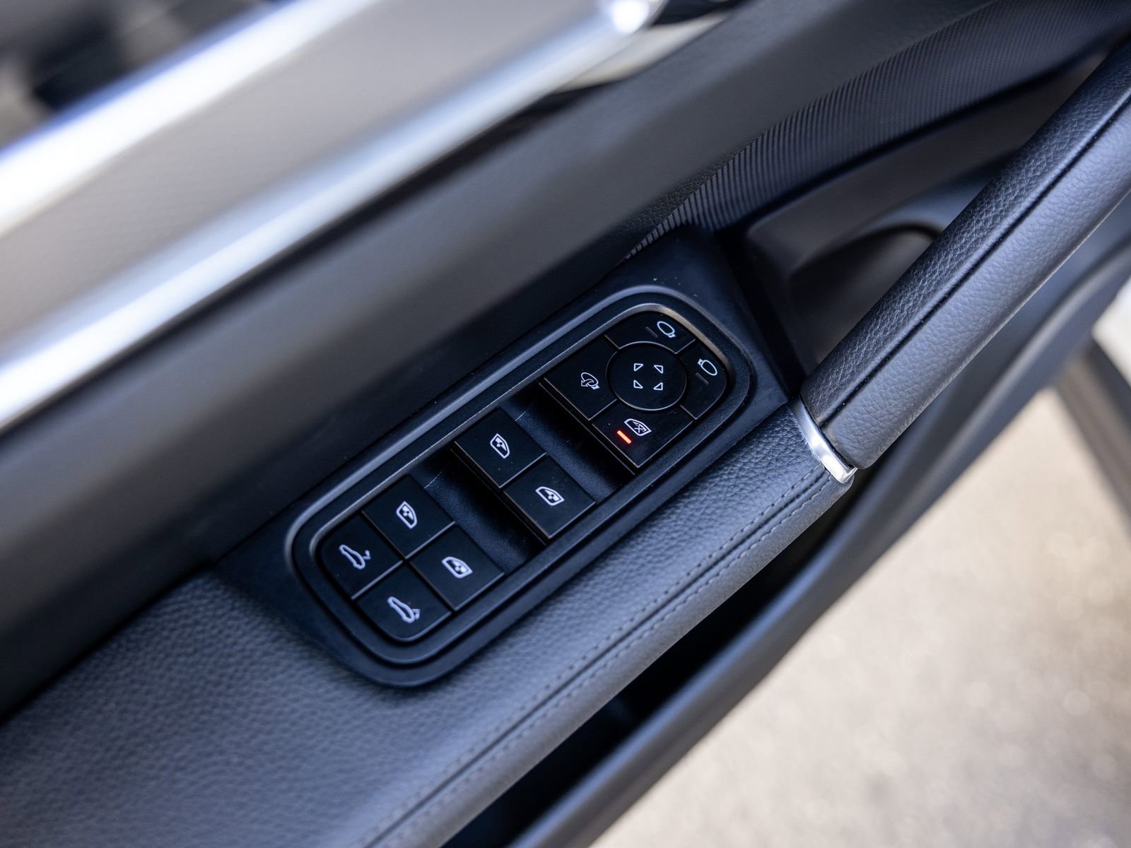 Certified 2023 Porsche Cayenne Platinum Edition image 42