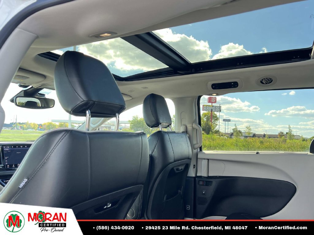 Used 2021 Chrysler Pacifica Limited AWD/4WD image 15
