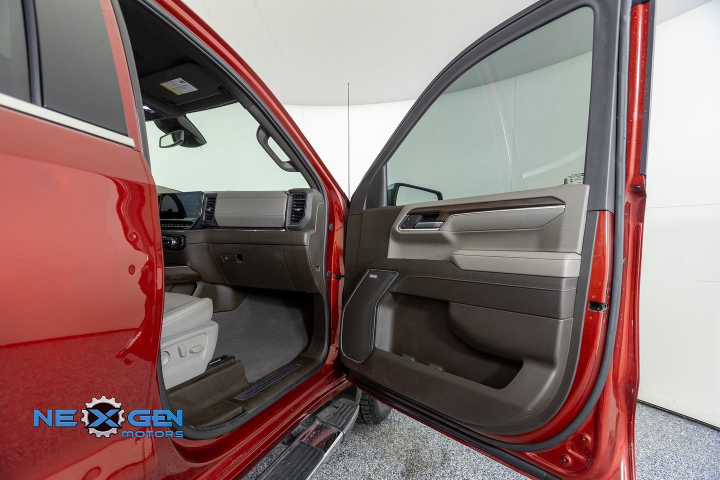 Used 2023 GMC Sierra 1500 SLT image 39