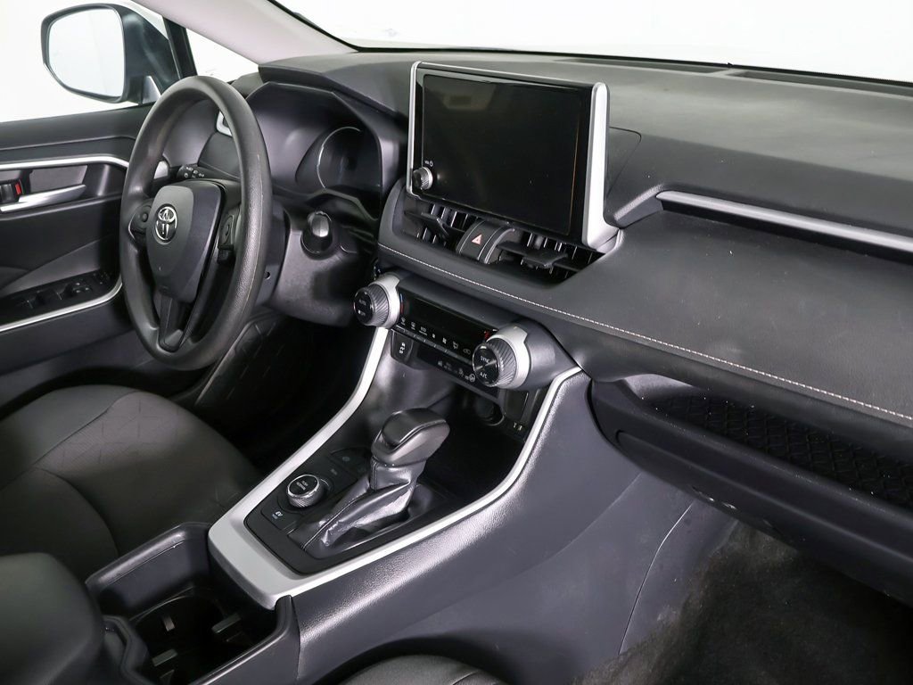 Used 2025 Toyota RAV4 XLE AWD/4WD image 26