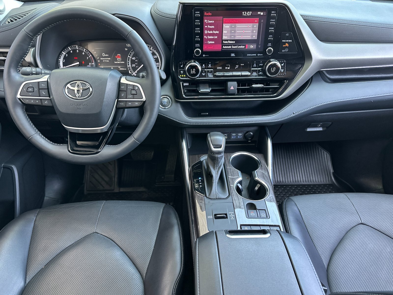Used 2022 Toyota Highlander Limited image 13