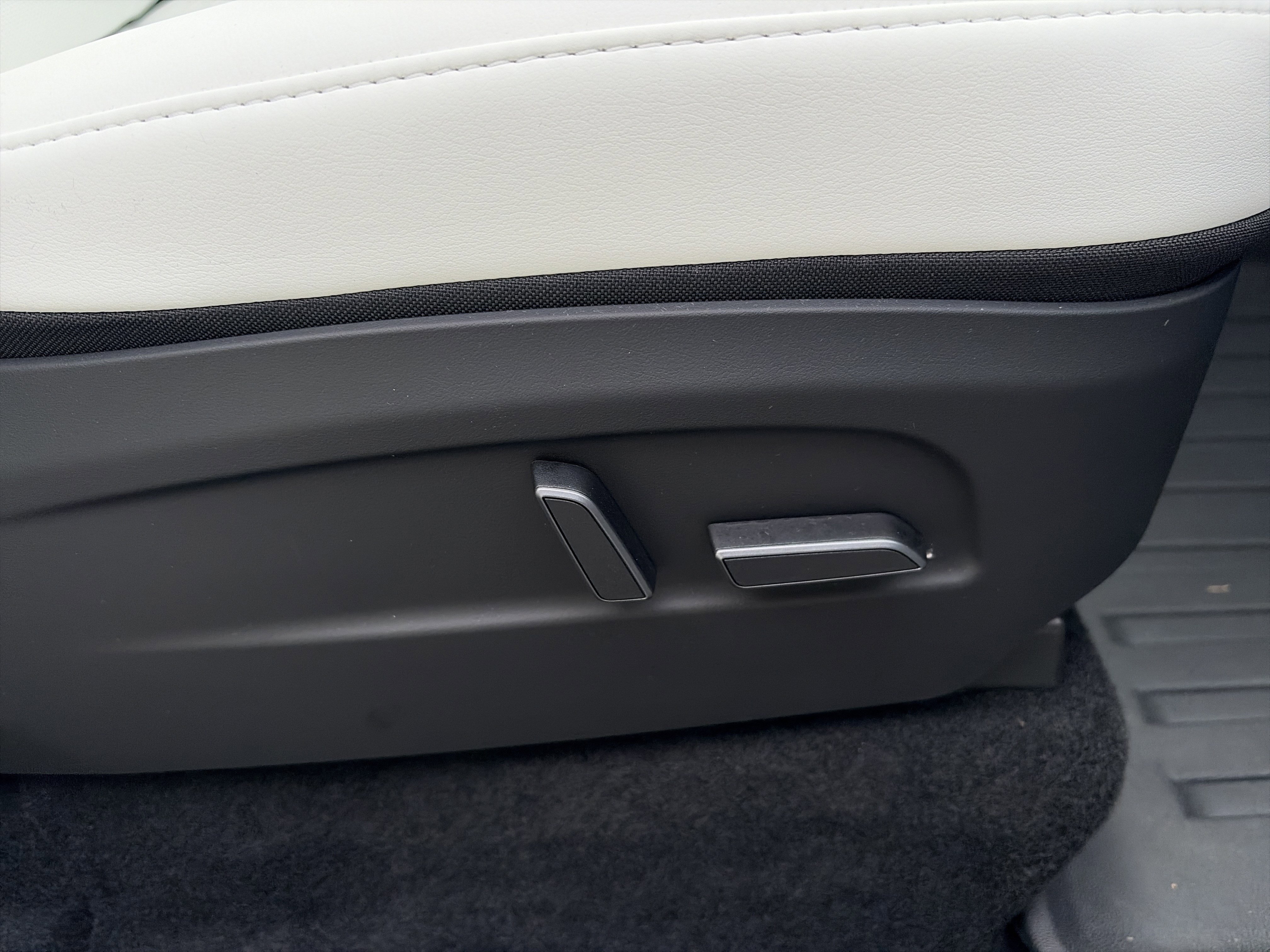 Used 2026 Tesla Model Y image 38