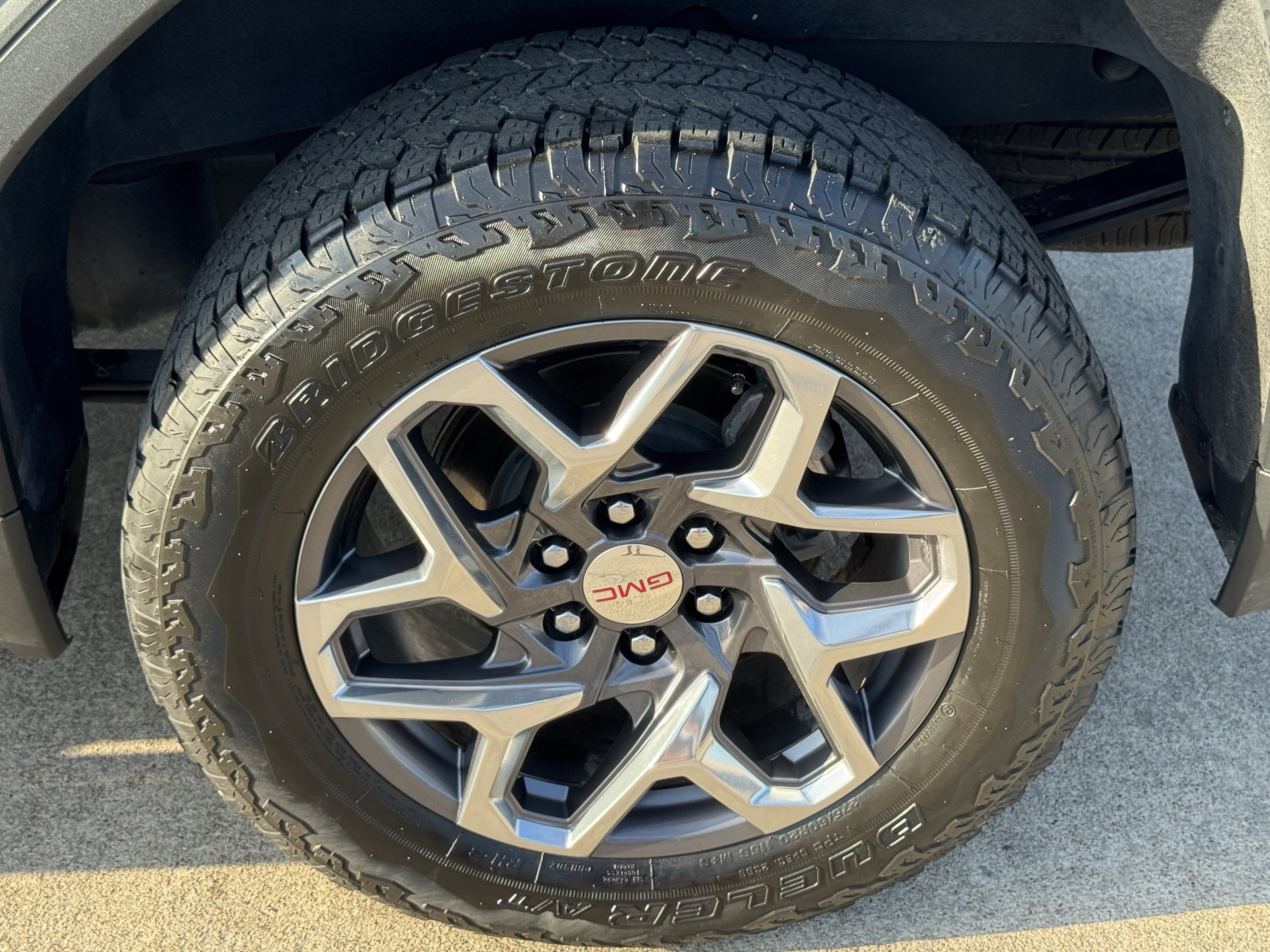 Used 2025 GMC Sierra 1500 SLT RWD image 9