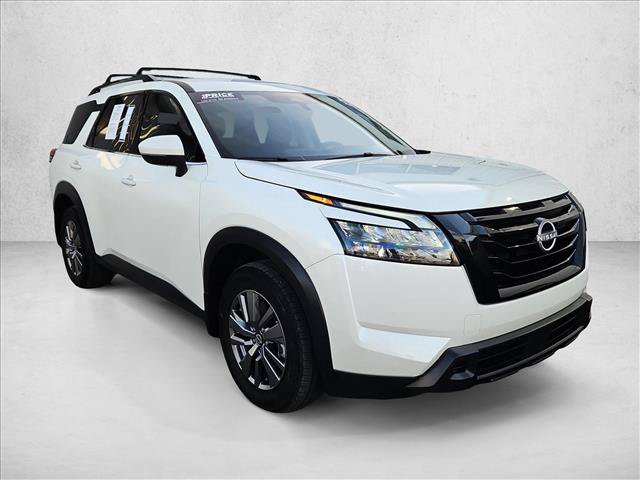 Used 2024 Nissan Pathfinder SV w/ Black Appearance Package FWD video 3