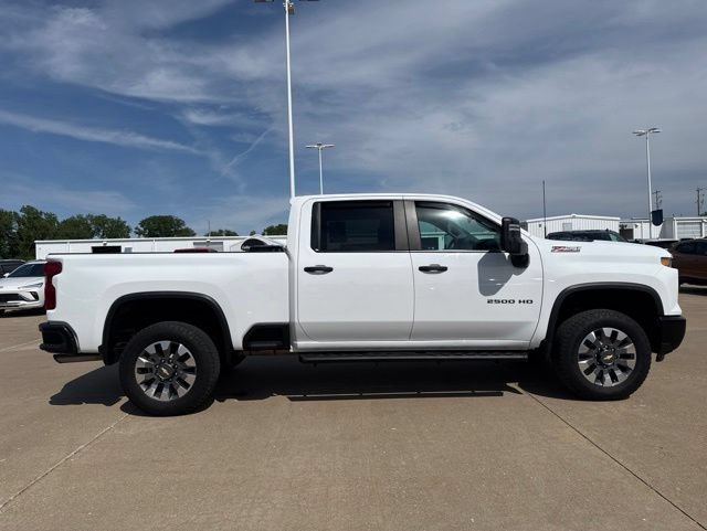 Used 2024 Chevrolet Silverado 2500 Custom w/ Custom Value Package AWD/4WD image 2