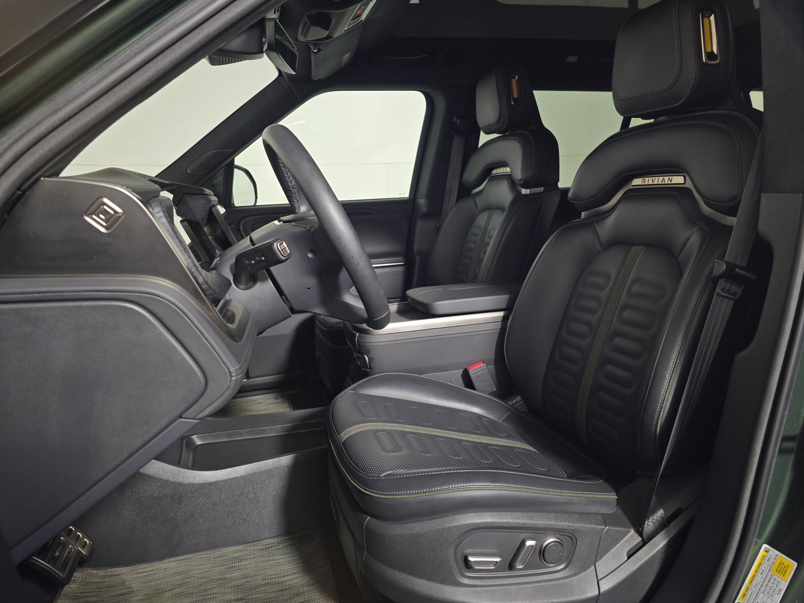 Used 2024 Rivian R1S Adventure AWD/4WD image 20