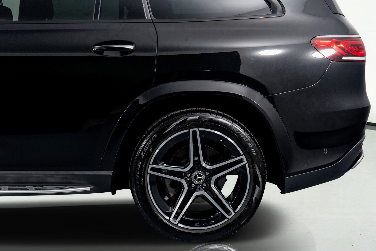 Used 2023 Mercedes-Benz GLS 580 4MATIC image 17