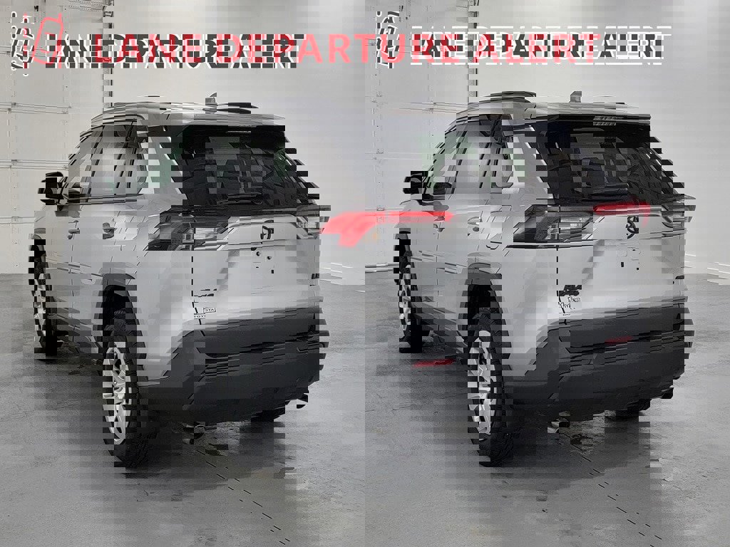Used 2021 Toyota RAV4 LE image 7