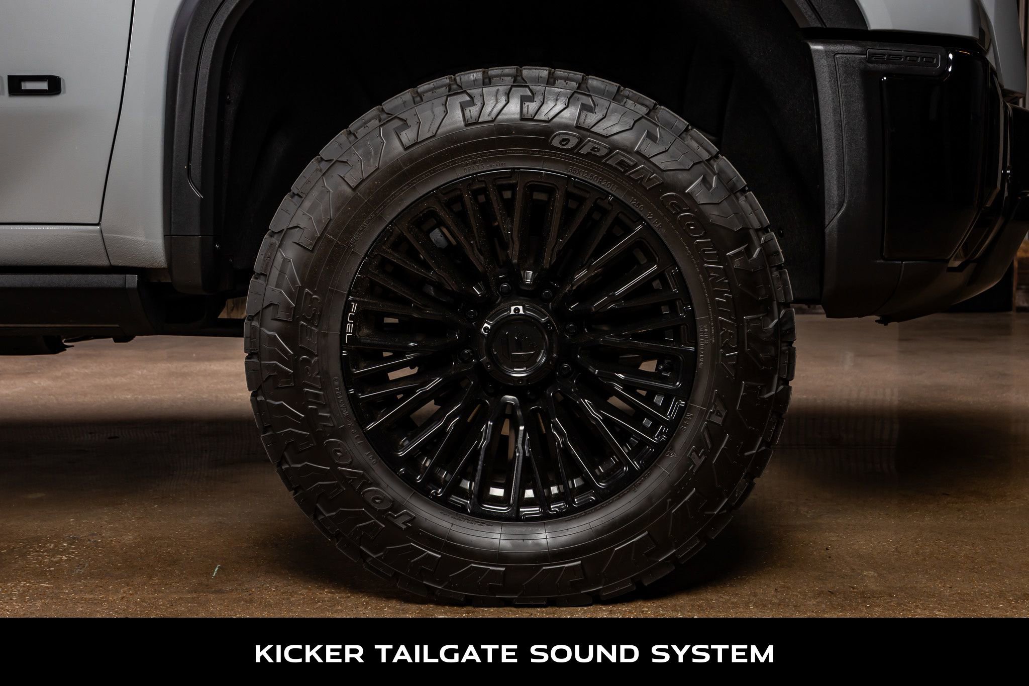 Used 2025 GMC Sierra 2500 AT4X image 11