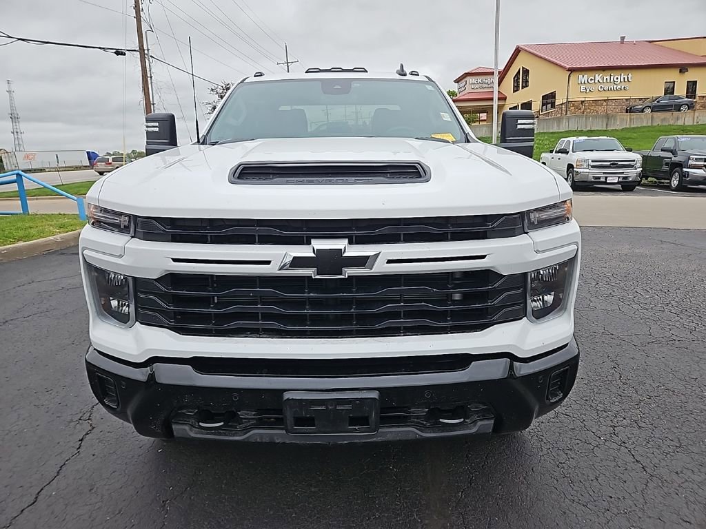 Used 2025 Chevrolet Silverado 2500 Custom w/ Custom Value Package AWD/4WD image 4
