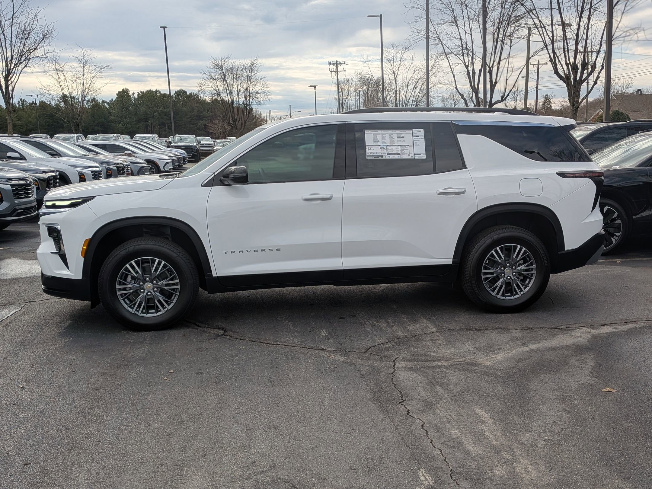 New 2026 Chevrolet Traverse LT FWD image 3