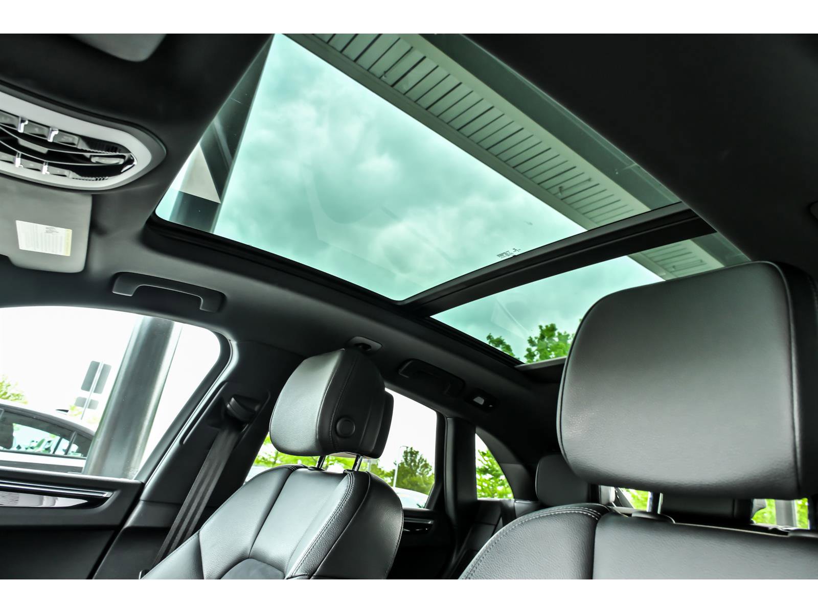Used 2018 Porsche Macan AWD/4WD image 14