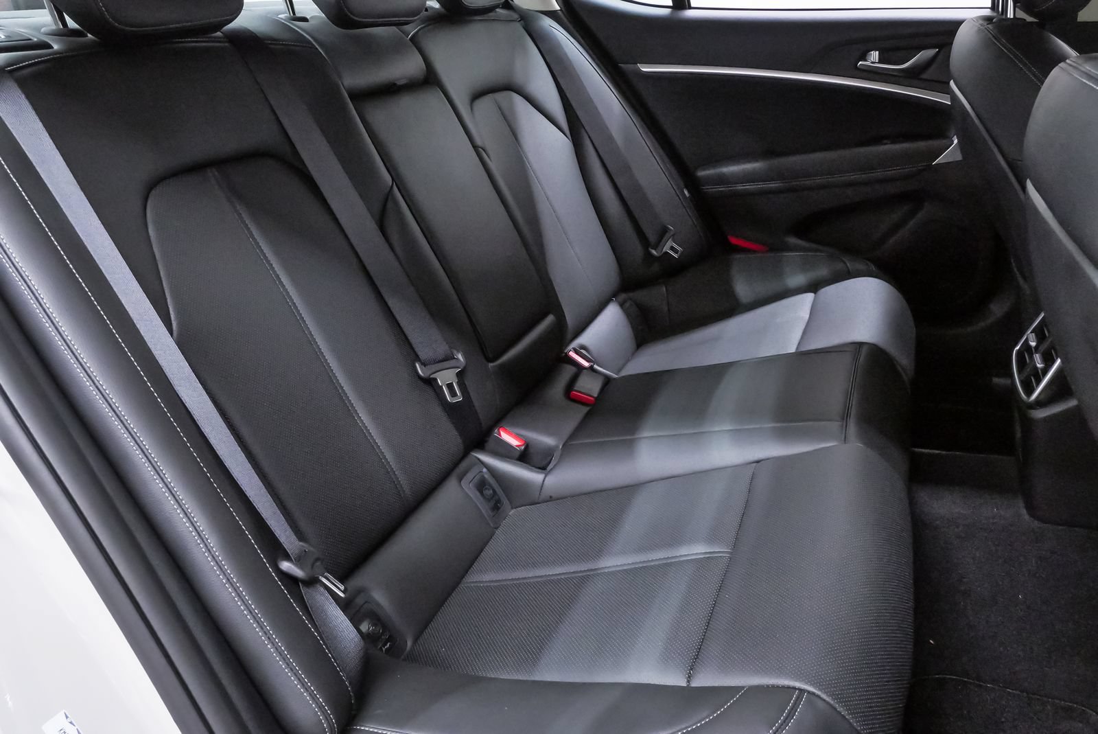 Certified 2026 Genesis G70 2.5T AWD/4WD image 11