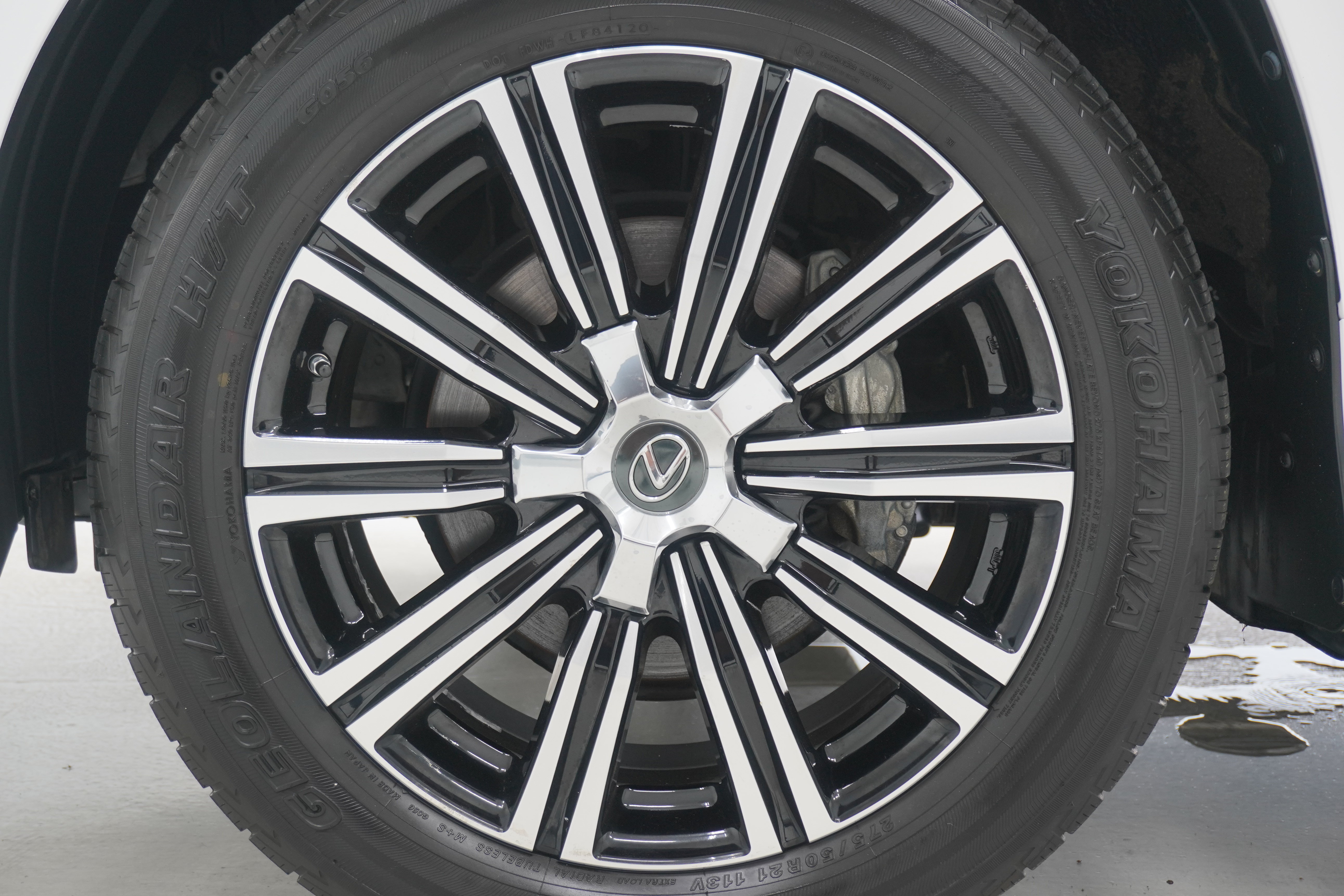Used 2019 Lexus LX 570 4WD w/ Luxury Package image 39