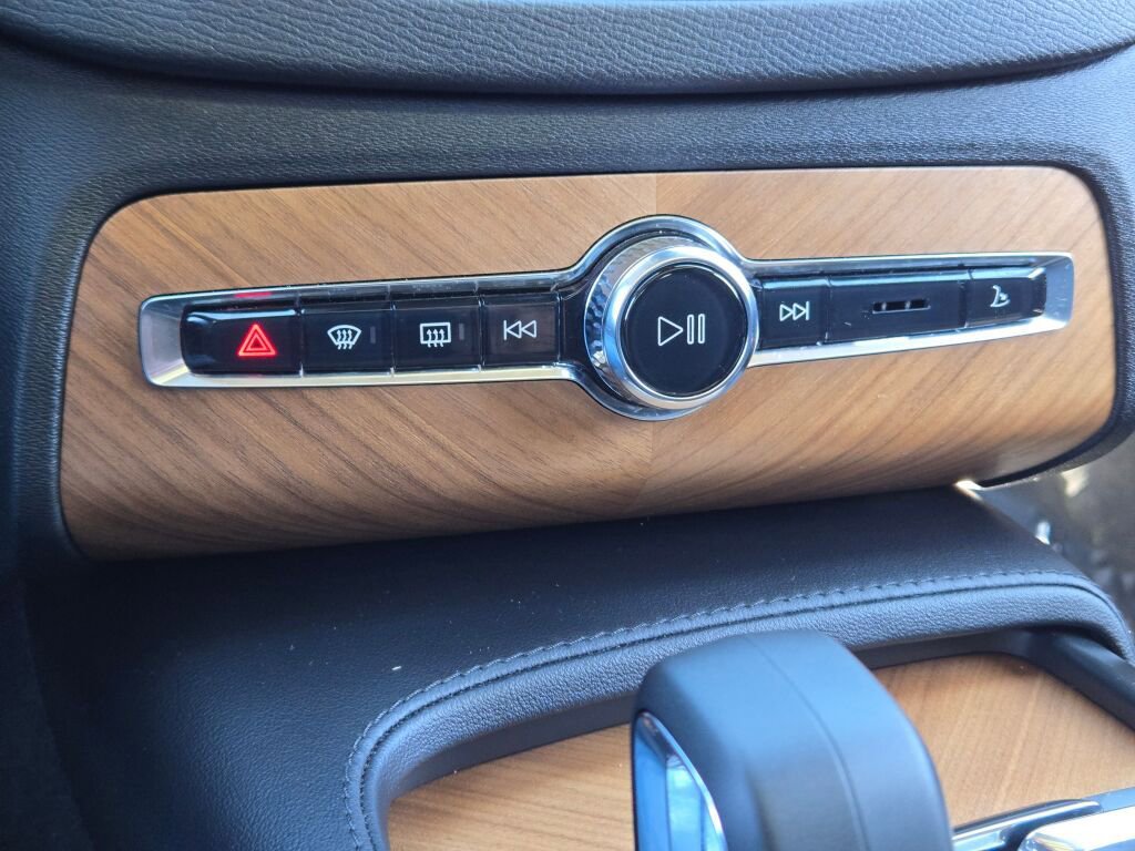 Used 2023 Volvo XC90 T8 Core image 41