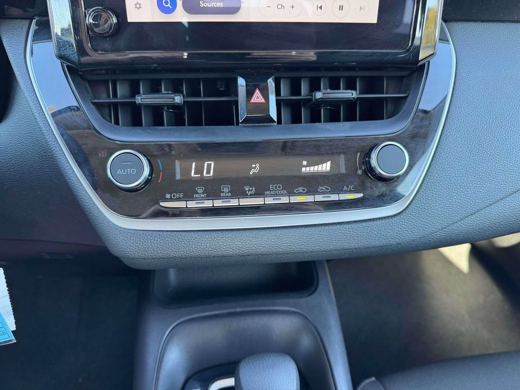 Used 2025 Toyota Corolla LE FWD image 31