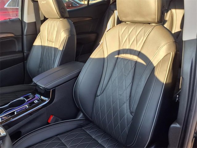 Used 2023 Buick Envision Avenir image 6