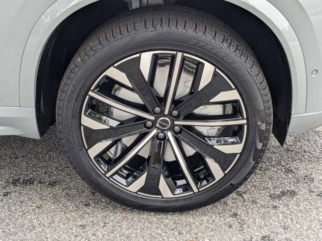 New 2025 Volvo XC90 T8 Plus w/ Protection Package Premier image 13
